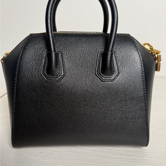 Givenchy Mini Antigona bag in grained Black Leather - Picture 2 of 9